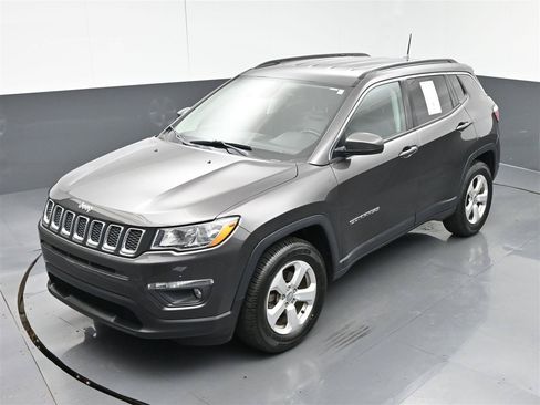 Used 2017 Jeep Compass Latitude w/ Safe & Security Group AWD/4WD image 21