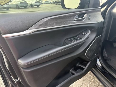 Used 2022 Jeep Grand Cherokee L Limited AWD/4WD image 14