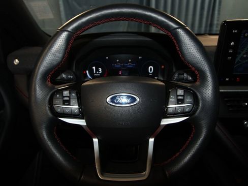 Used 2025 Ford Explorer ST-Line w/ ST-Line Street Pack image 11