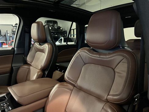 Used 2025 Lincoln Aviator Reserve w/ Luxury Package AWD/4WD image 11