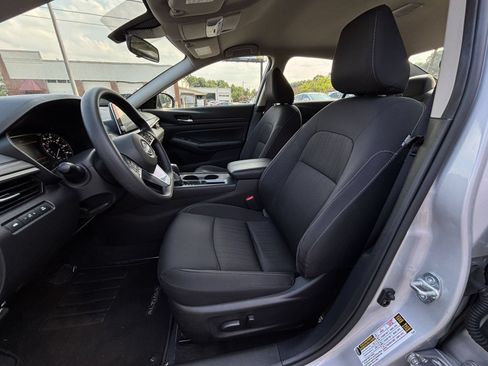 Used 2025 Nissan Altima 2.5 SV FWD image 28