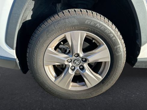 Used 2023 Toyota RAV4 XLE w/ Convenience Package FWD image 10