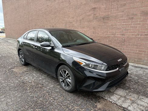 Used 2023 Kia Forte LXS w/ LXS Technology Package image 7