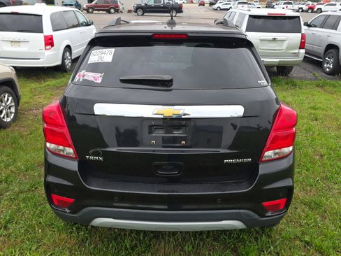 Used 2020 Chevrolet Trax Premier w/ LPO, Cargo Package FWD image 5