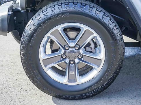 Used 2020 Jeep Wrangler Unlimited Sahara image 9