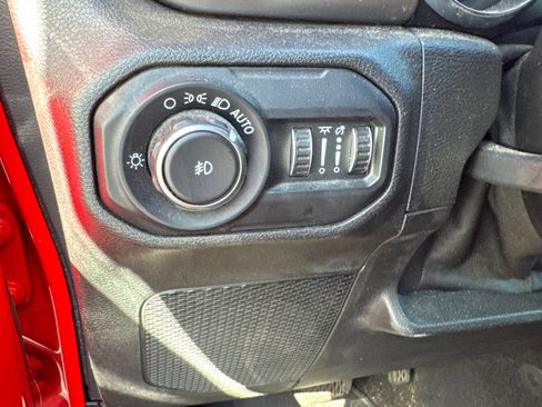 Used 2020 Jeep Wrangler Unlimited Sport S AWD/4WD image 25