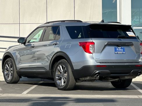 Certified 2022 Ford Explorer XLT w/ Equipment Group 202A image 5