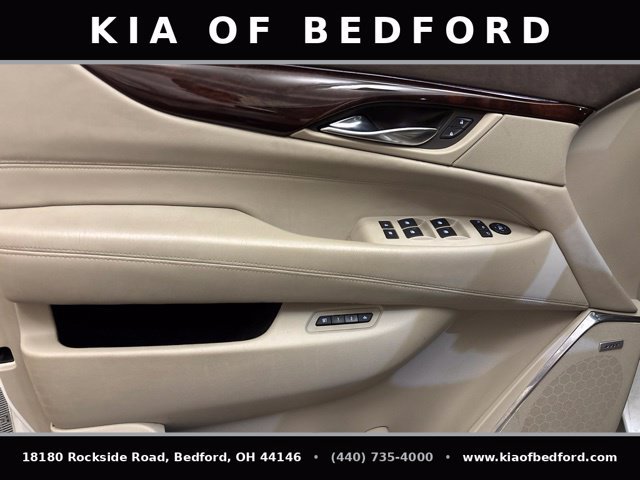 Used 2016 Cadillac Escalade Luxury AWD/4WD image 12