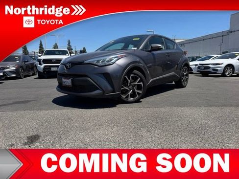 Used 2021 Toyota C-HR XLE FWD image 3