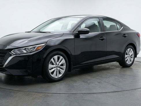 Used 2025 Nissan Sentra S image 3