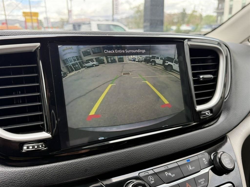 Used 2023 Chrysler Pacifica Touring-L FWD image 28