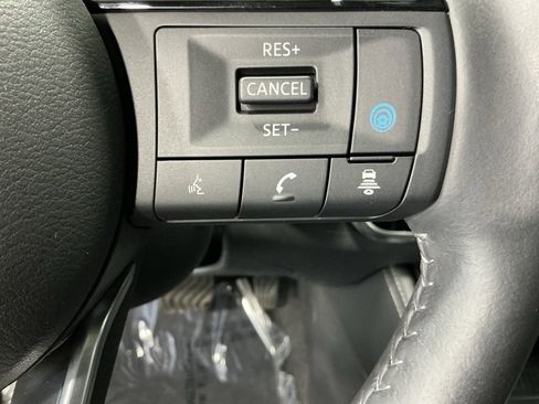 Used 2023 Nissan Rogue SL w/ SL Premium Package image 18