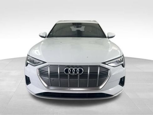 Used 2021 Audi e-tron Premium Plus w/ Premium Plus Package image 4