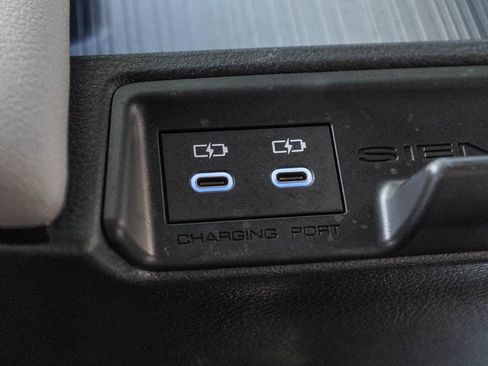Certified 2025 Toyota Sienna LE FWD image 31