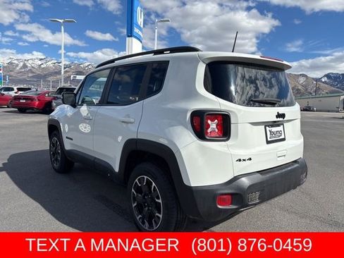Used 2023 Jeep Renegade Latitude w/ Sun/Sound Group AWD/4WD image 5