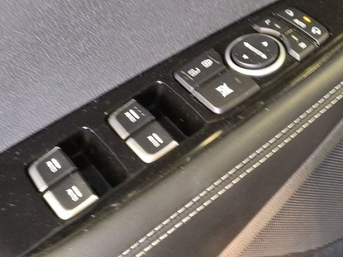 Used 2019 Kia Sorento SX image 27