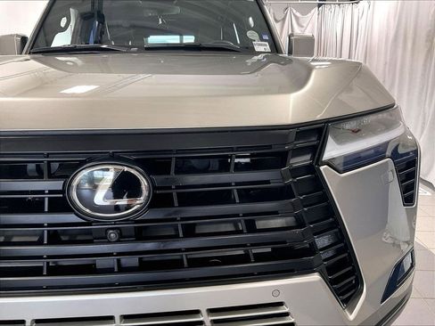 Used 2024 Lexus GX 550 w/ Accessory Package (2T) AWD/4WD image 33