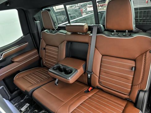 New 2026 GMC Sierra 1500 Denali Ultimate w/ LPO, Black Badging Package AWD/4WD image 12