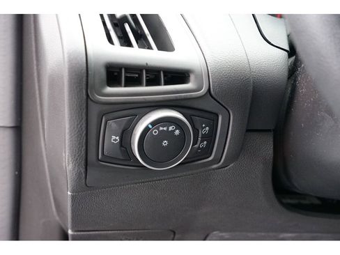 Used 2017 Ford Focus SE image 17