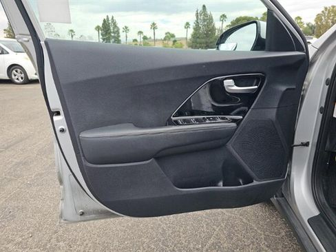 Used 2019 Kia Niro EX FWD image 14