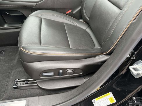 Certified 2022 GMC Acadia AT4 w/ Preferred Package image 22