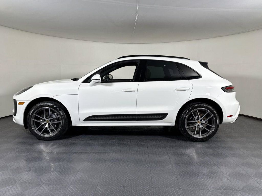 Certified 2024 Porsche Macan AWD/4WD image 2