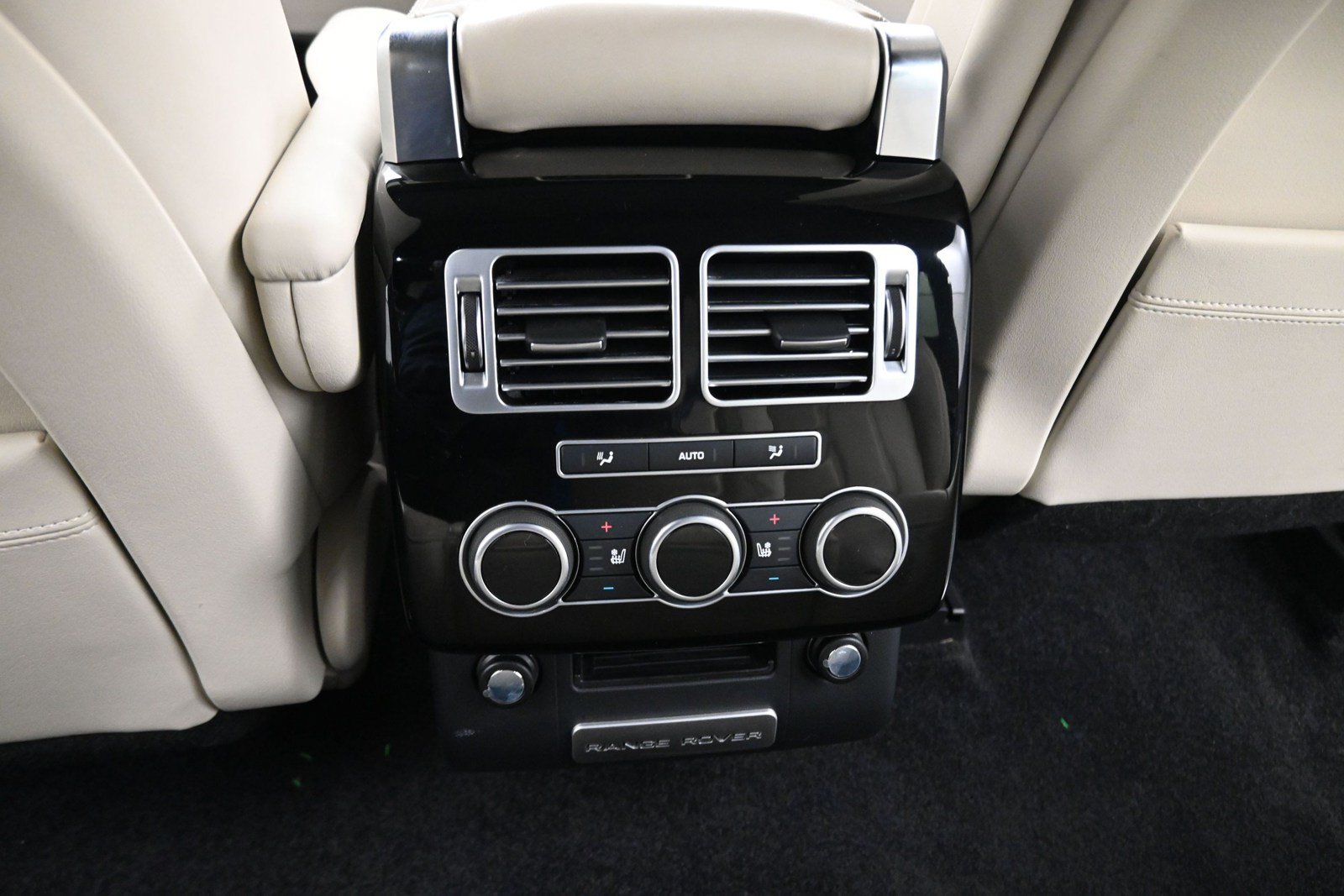 Used 2016 Land Rover Range Rover Supercharged AWD/4WD image 14
