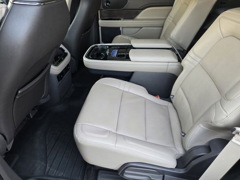 Used 2023 Lincoln Navigator Reserve image 22