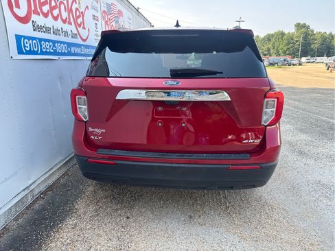 Used 2023 Ford Explorer XLT AWD/4WD image 4
