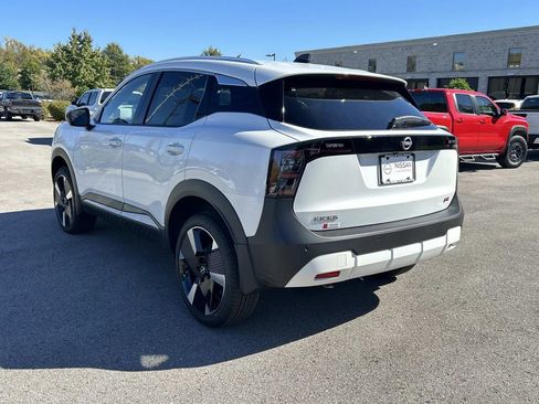 New 2026 Nissan Kicks SR FWD image 5