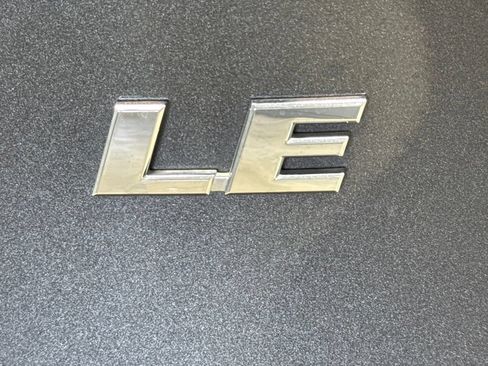 Used 2021 Toyota RAV4 LE FWD image 31