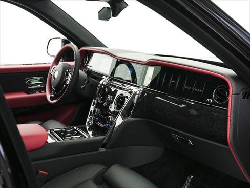 Certified 2025 Rolls-Royce Cullinan AWD/4WD image 42