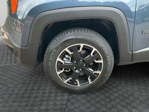 Used 2023 Jeep Renegade Latitude AWD/4WD image 14