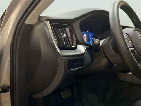 Used 2025 Volvo XC60 B5 Core AWD/4WD image 31