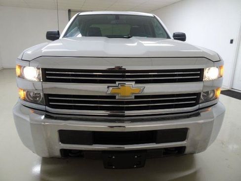 Used 2015 Chevrolet Silverado 2500 W/T RWD image 2