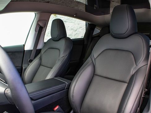 Used 2026 Tesla Model Y Long Range image 31