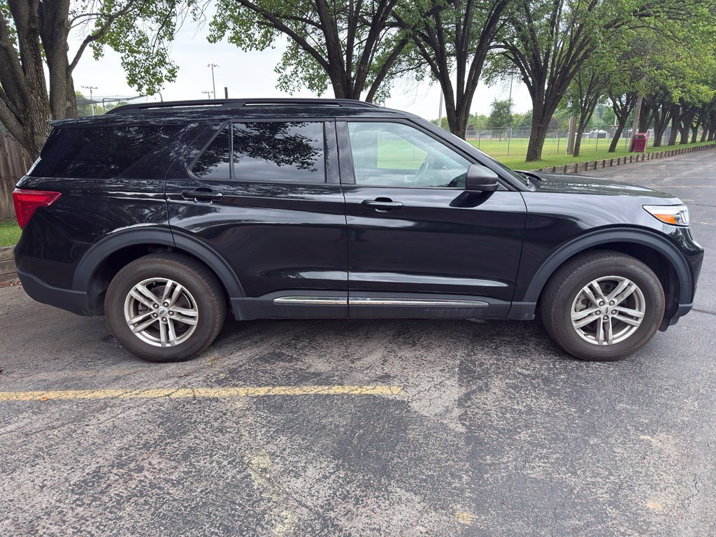 Used 2023 Ford Explorer XLT w/ Equipment Group 202A AWD/4WD image 11