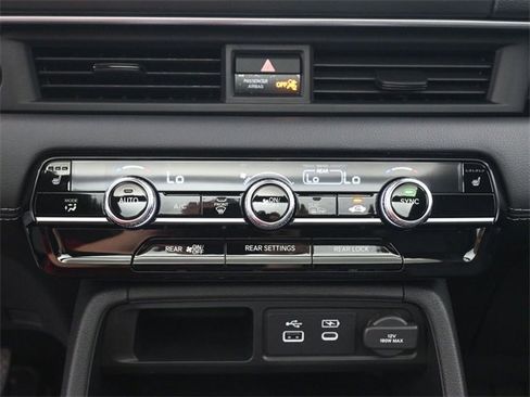 New 2025 Honda Pilot Touring image 3