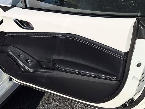 New 2026 MAZDA MX-5 Miata Club w/ Interior Package RWD image 31