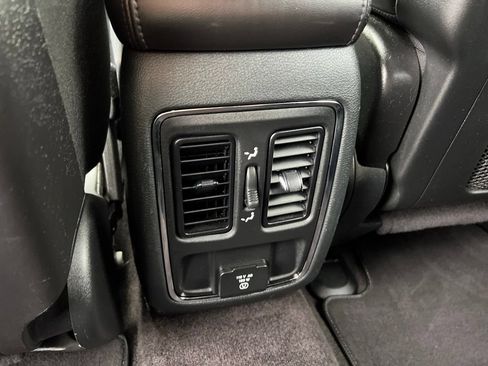 Used 2018 Jeep Grand Cherokee Altitude AWD/4WD image 21