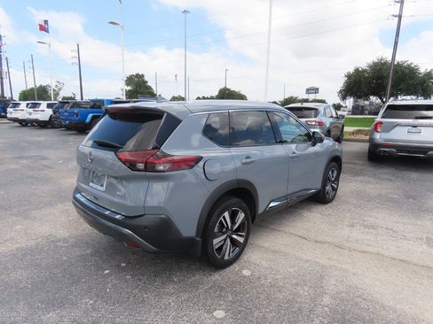 Used 2023 Nissan Rogue SL FWD image 11