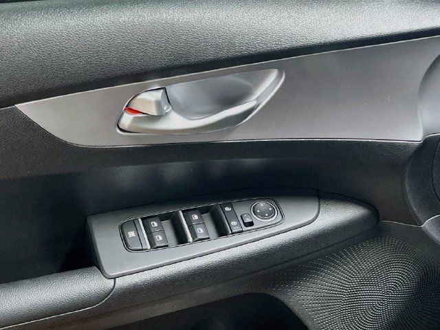 Certified 2023 Kia Forte LXS FWD image 17