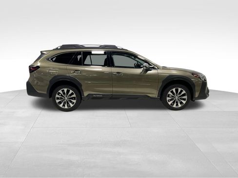 Used 2023 Subaru Outback Touring XT AWD/4WD image 4