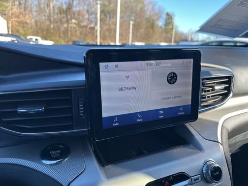 Used 2022 Ford Explorer XLT w/ Equipment Group 202A image 27