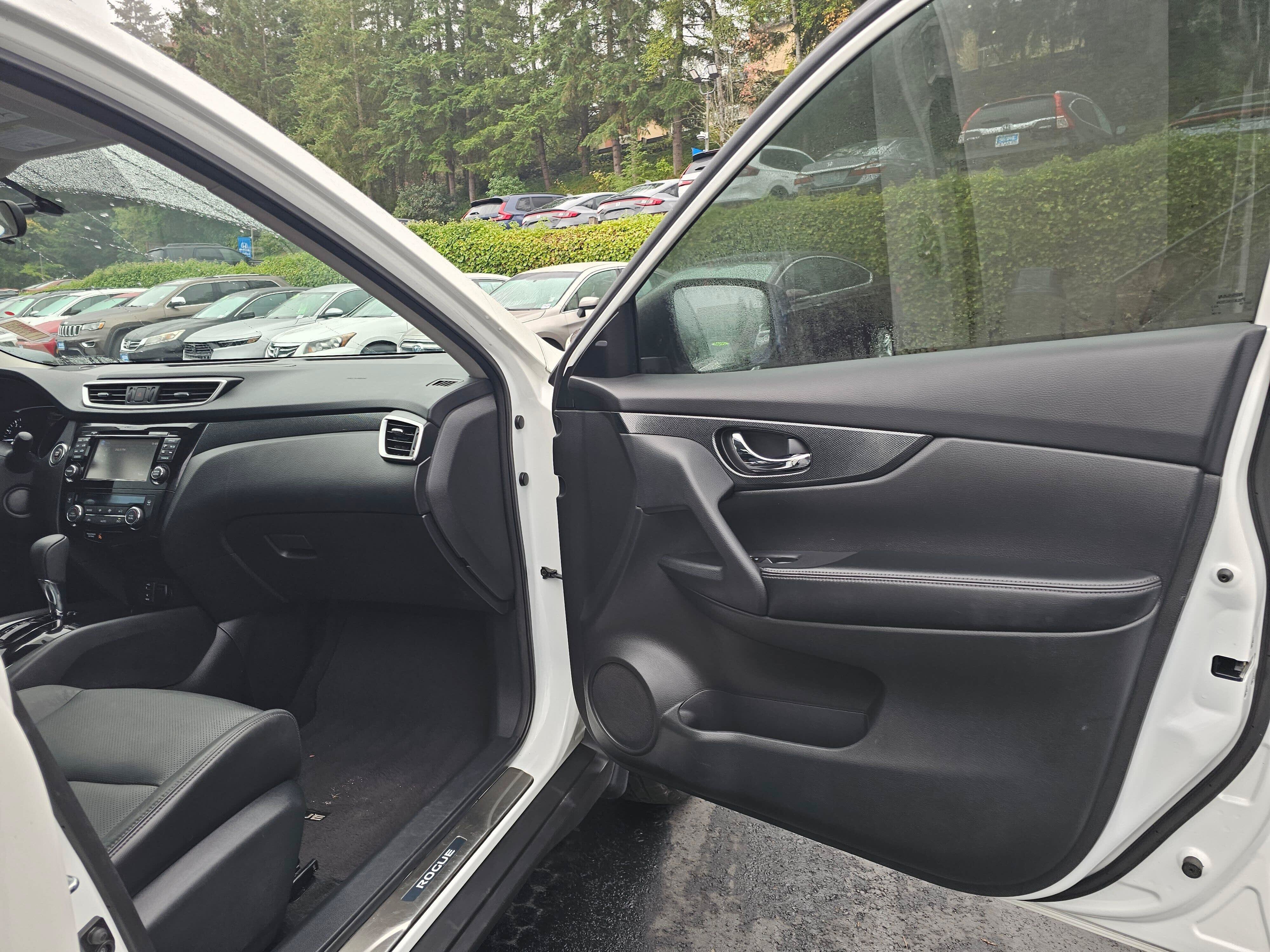Used 2015 Nissan Rogue SL w/ SL Premium Package AWD/4WD image 12