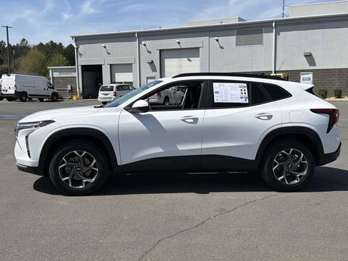 Used 2026 Chevrolet Trax LT w/ Sunroof Package image 10