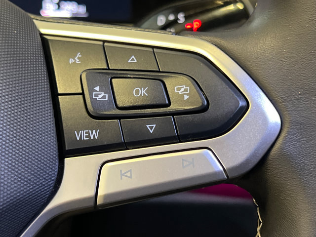 Certified 2025 Volkswagen Tiguan SE FWD image 22