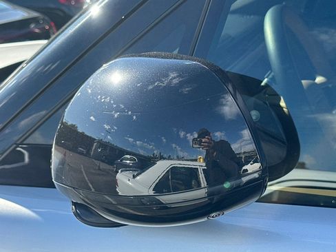 Used 2025 Land Rover Range Rover SE image 15