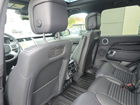 Certified 2025 Land Rover Discovery S image 18