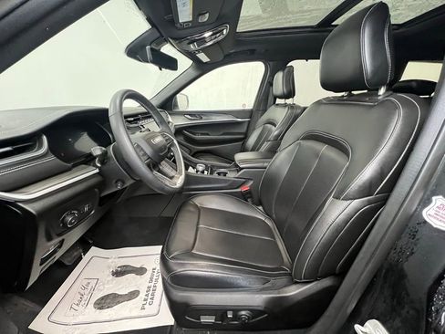 Used 2024 Jeep Grand Cherokee L Limited w/ Luxury Tech Group II image 4